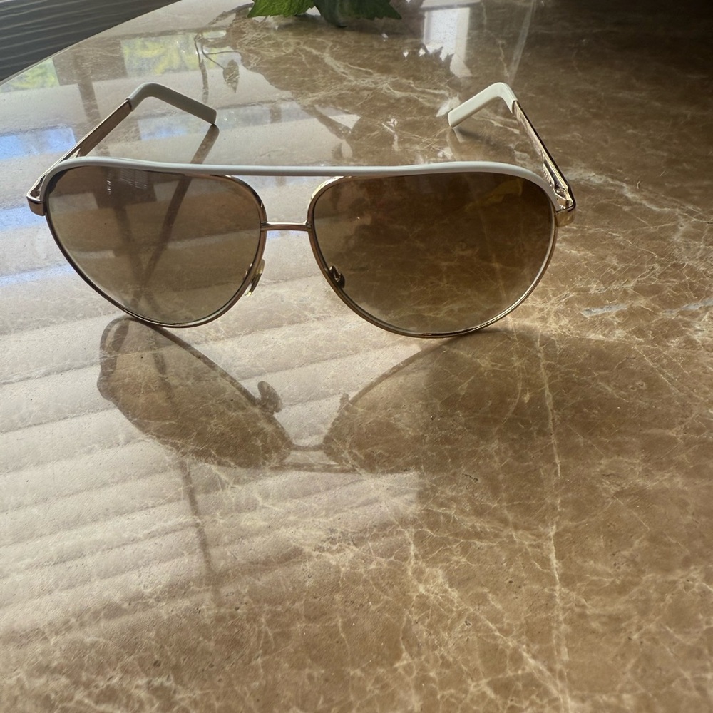 Stylish GUCCI Gold Aviator Sunglasses